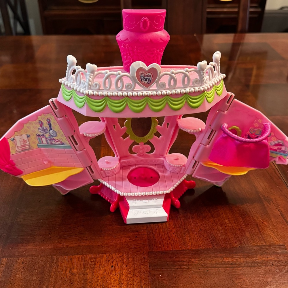 My Little Pony Ponyville LA TI DA Hair Salon House Playset